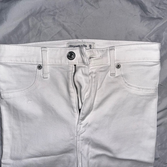 Abercrombie and Finch high-rise - Picture 2 of 3